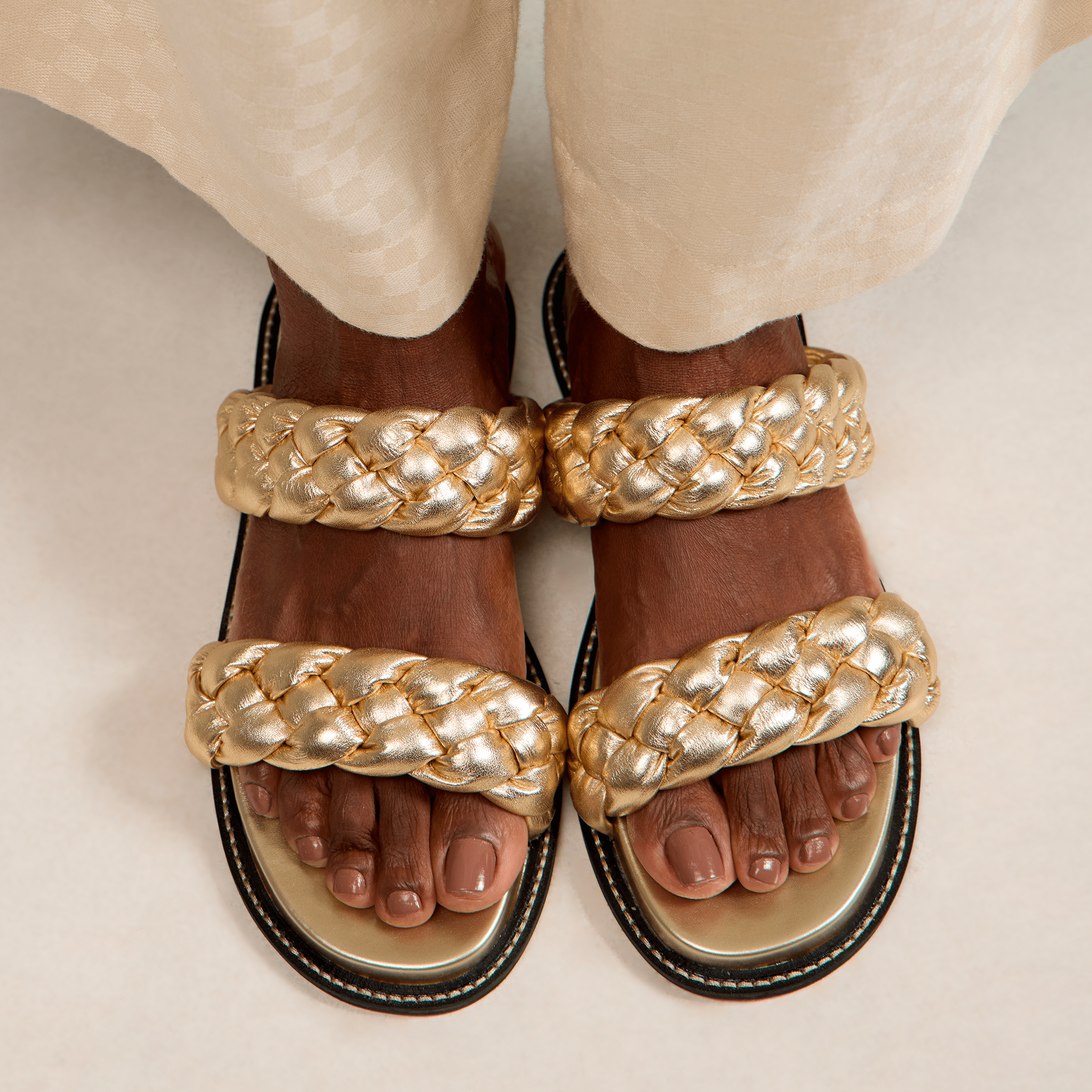 Birken Tranças Pillow em Couro Ouro Light - Balaia