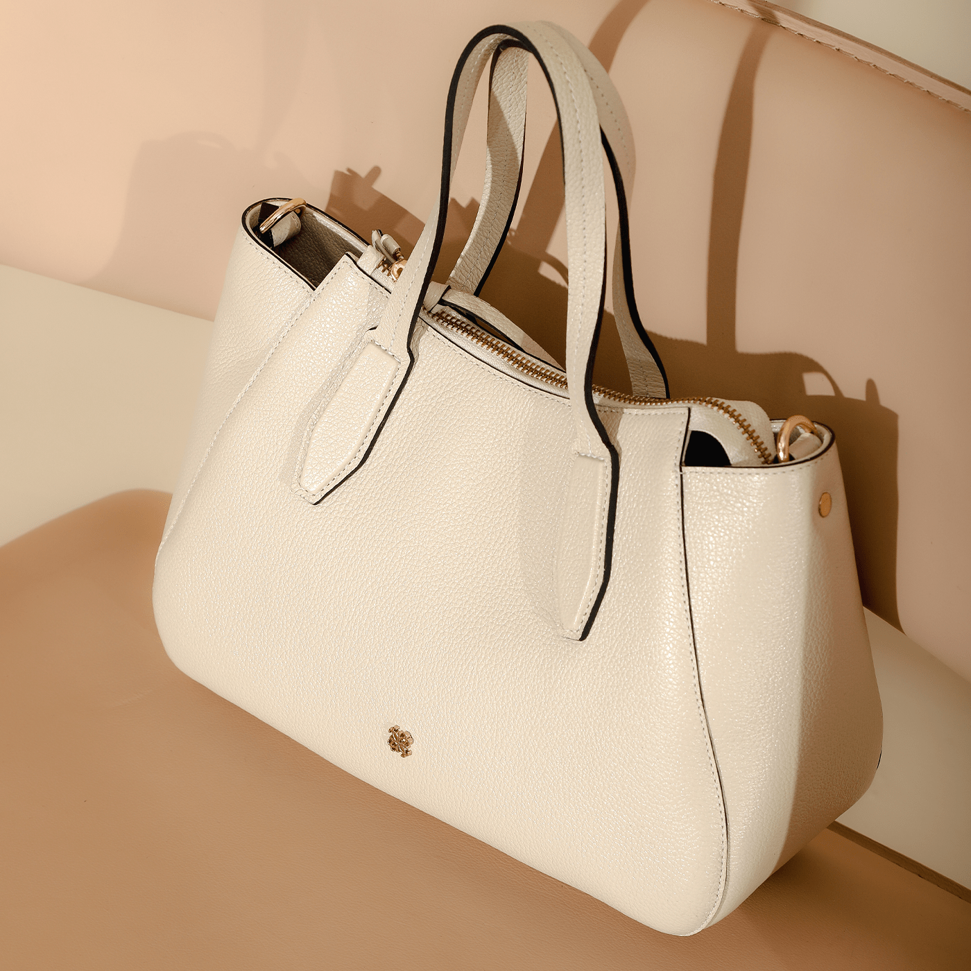 Bolsa Celine em Couro Off White - Balaia