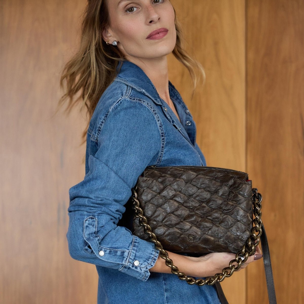 Bolsa Giulia em Couro Pirarucu Café - Balaia