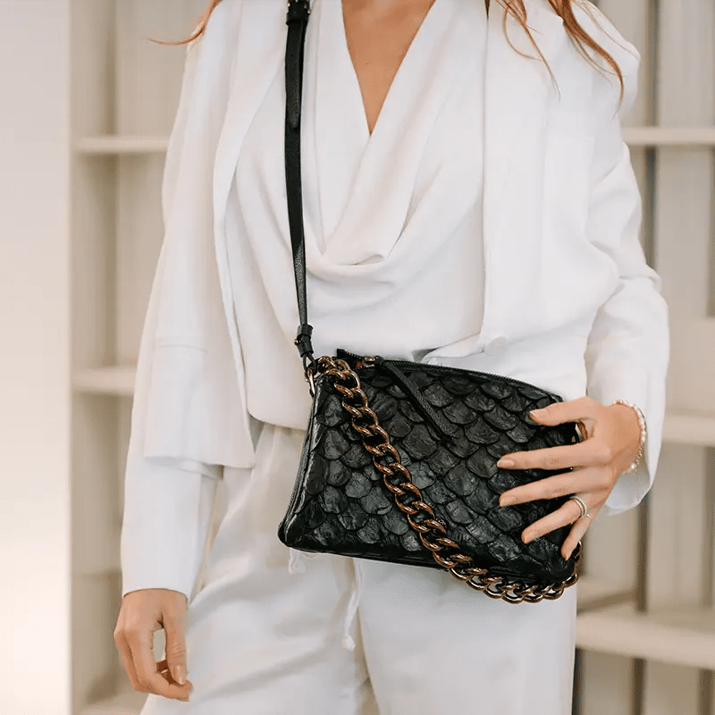 Bolsa Giulia em Couro Pirarucu Preto - Balaia