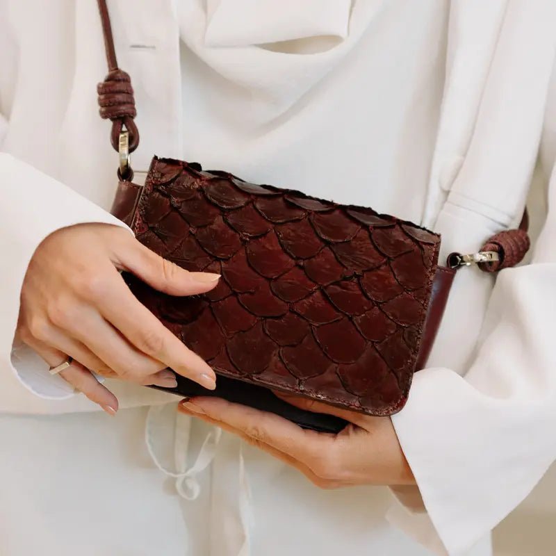Bolsa Selena em Couro Pirarucu Cabernet - Balaia