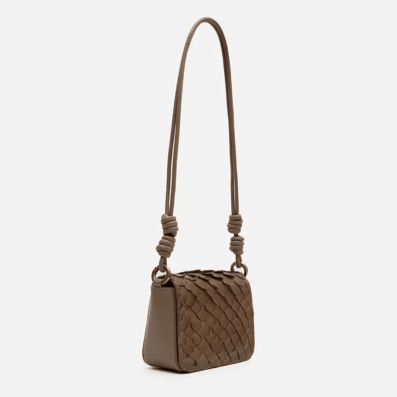 Bolsa Selena em Couro Pirarucu Grigio - Balaia