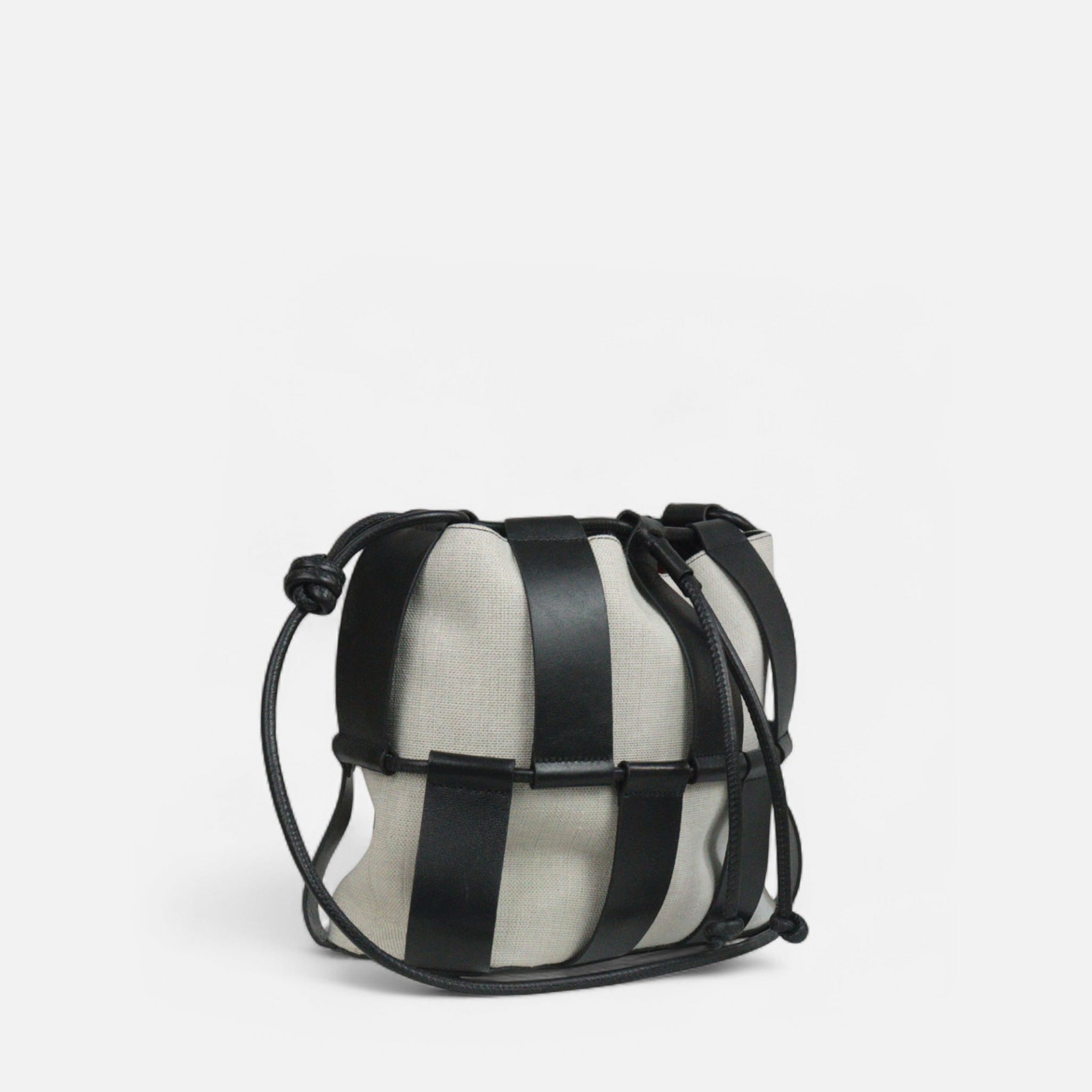Bolsa Zena em Couro Preto - Balaia