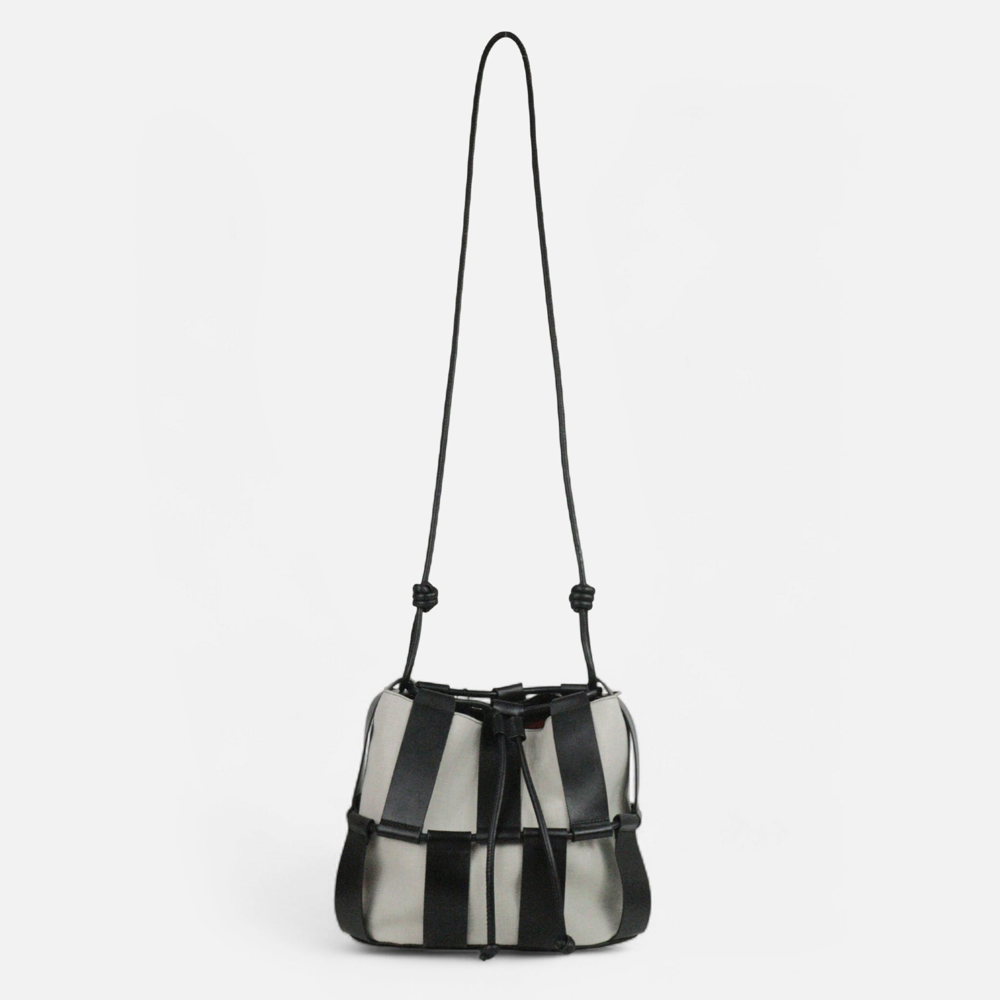 Bolsa Zena em Couro Preto - Balaia