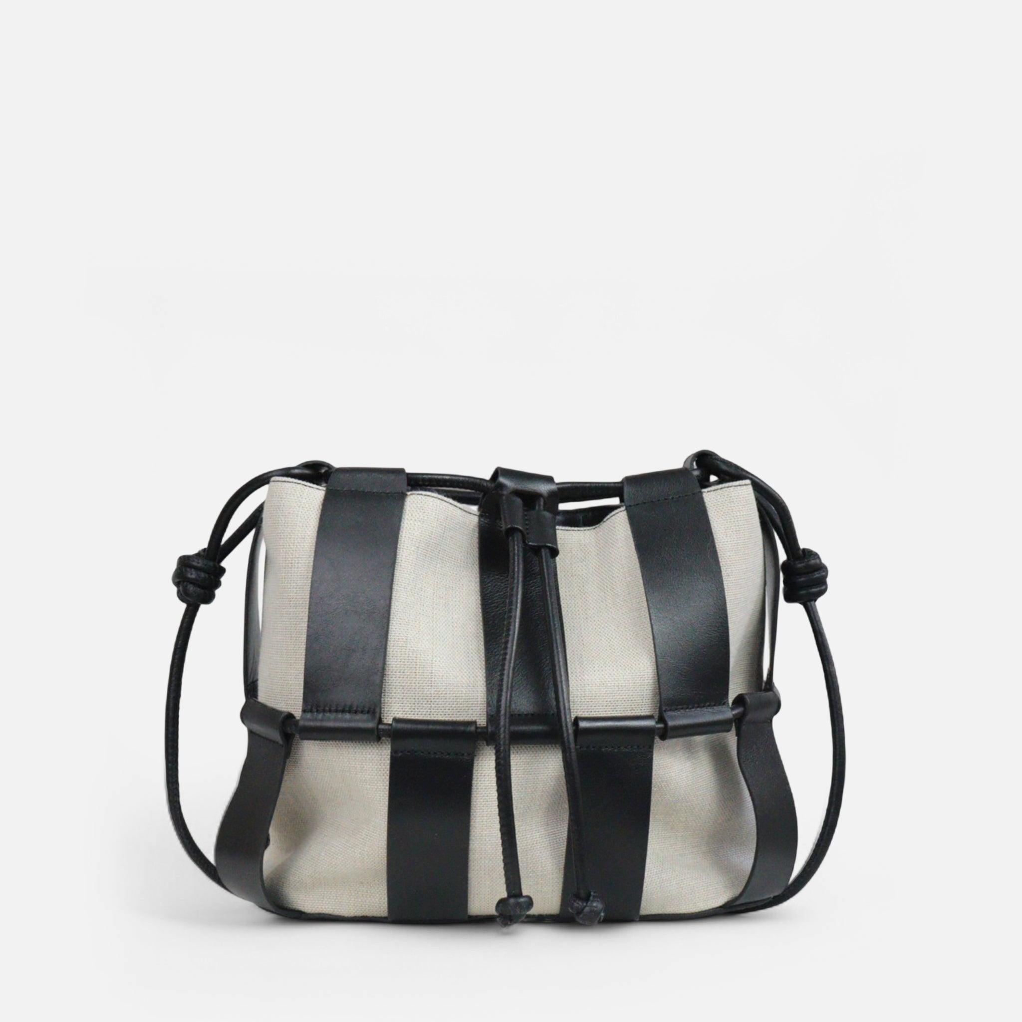 Bolsa Zena em Couro Preto - Balaia