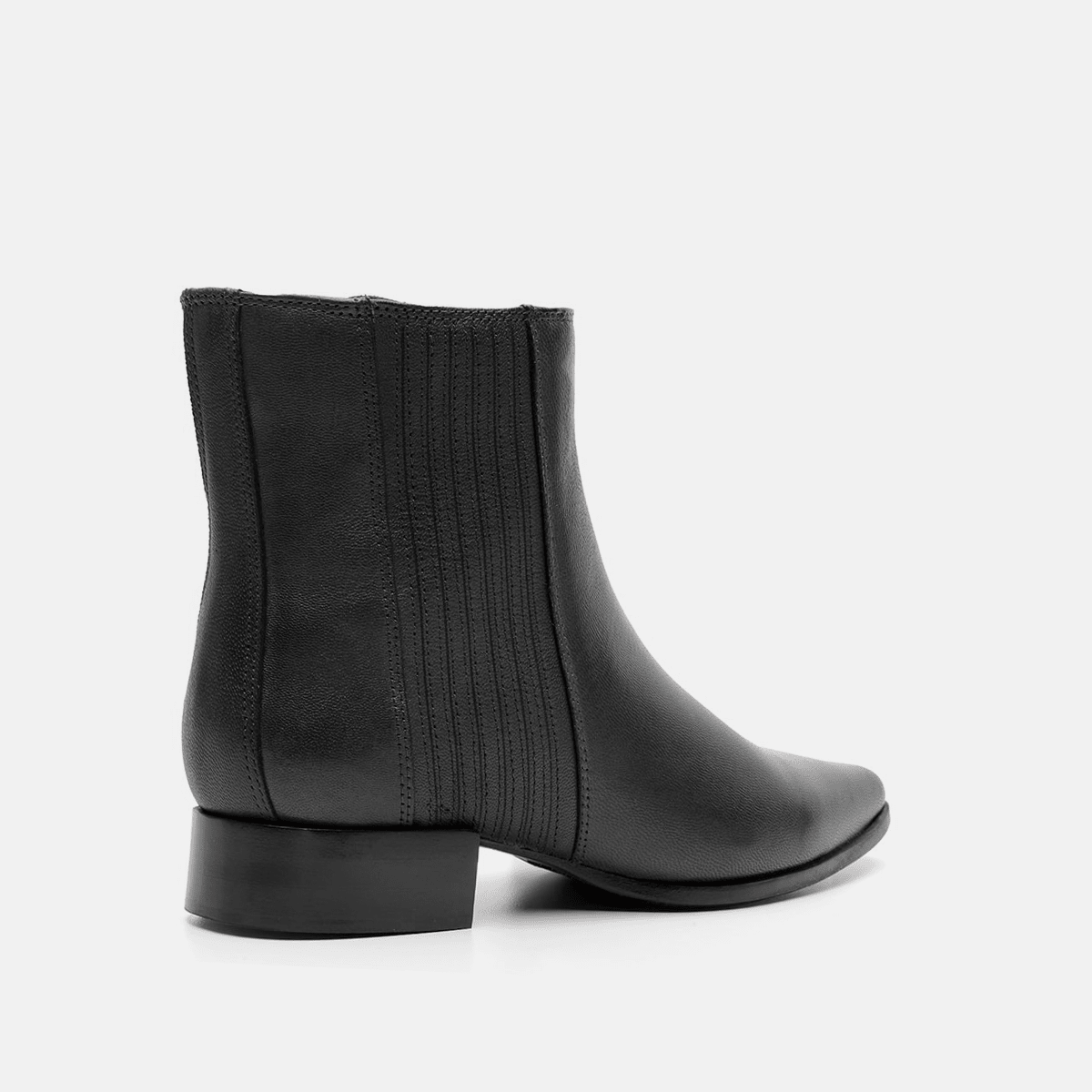 Bota bico fino e salto bloco em couro preto - Balaia