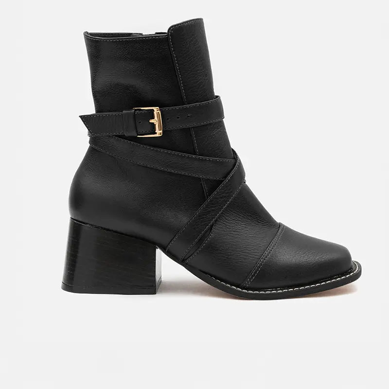 Bota Entrelaçada em Couro Preto - Balaia