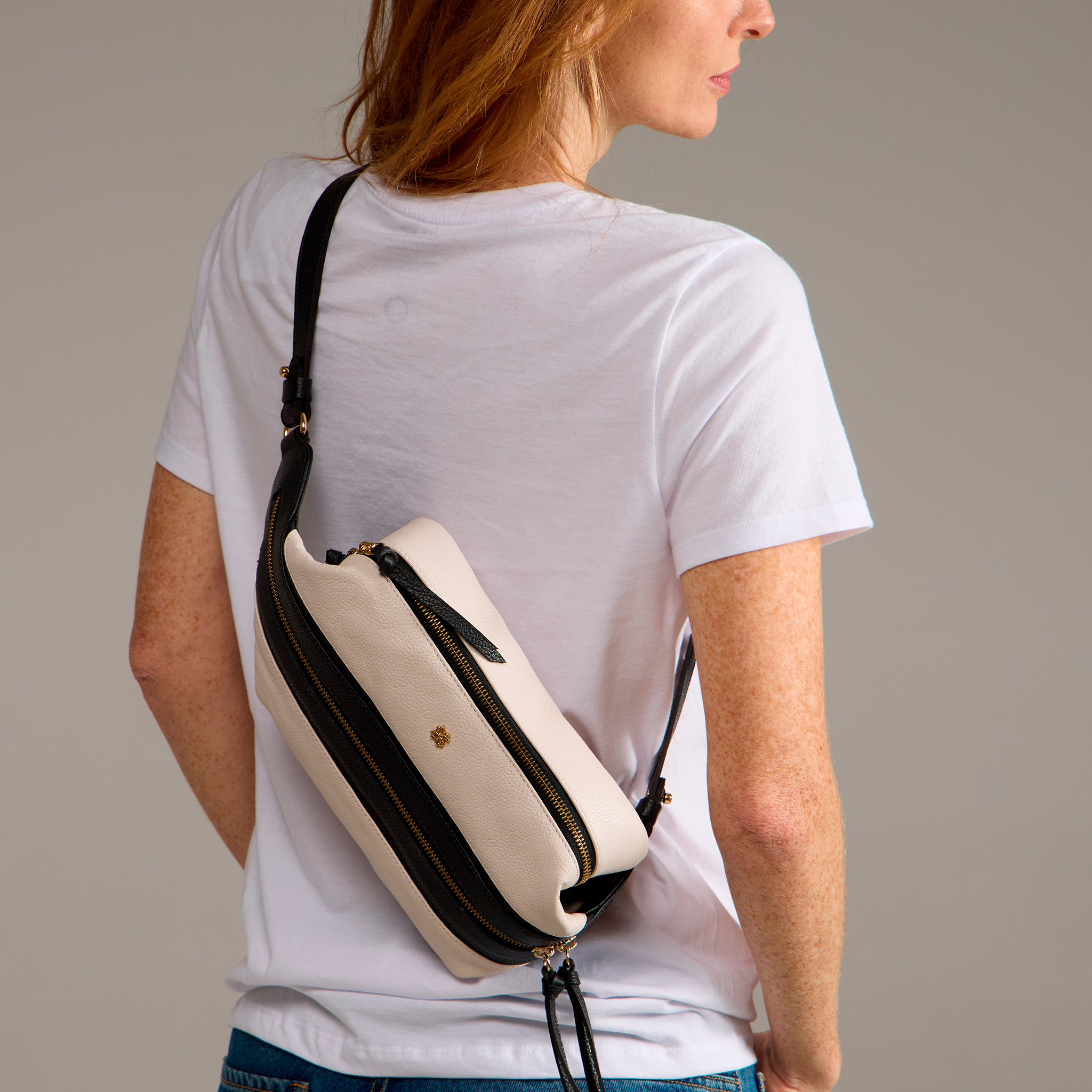Bolsa Amélie em Couro Gelo e Preto