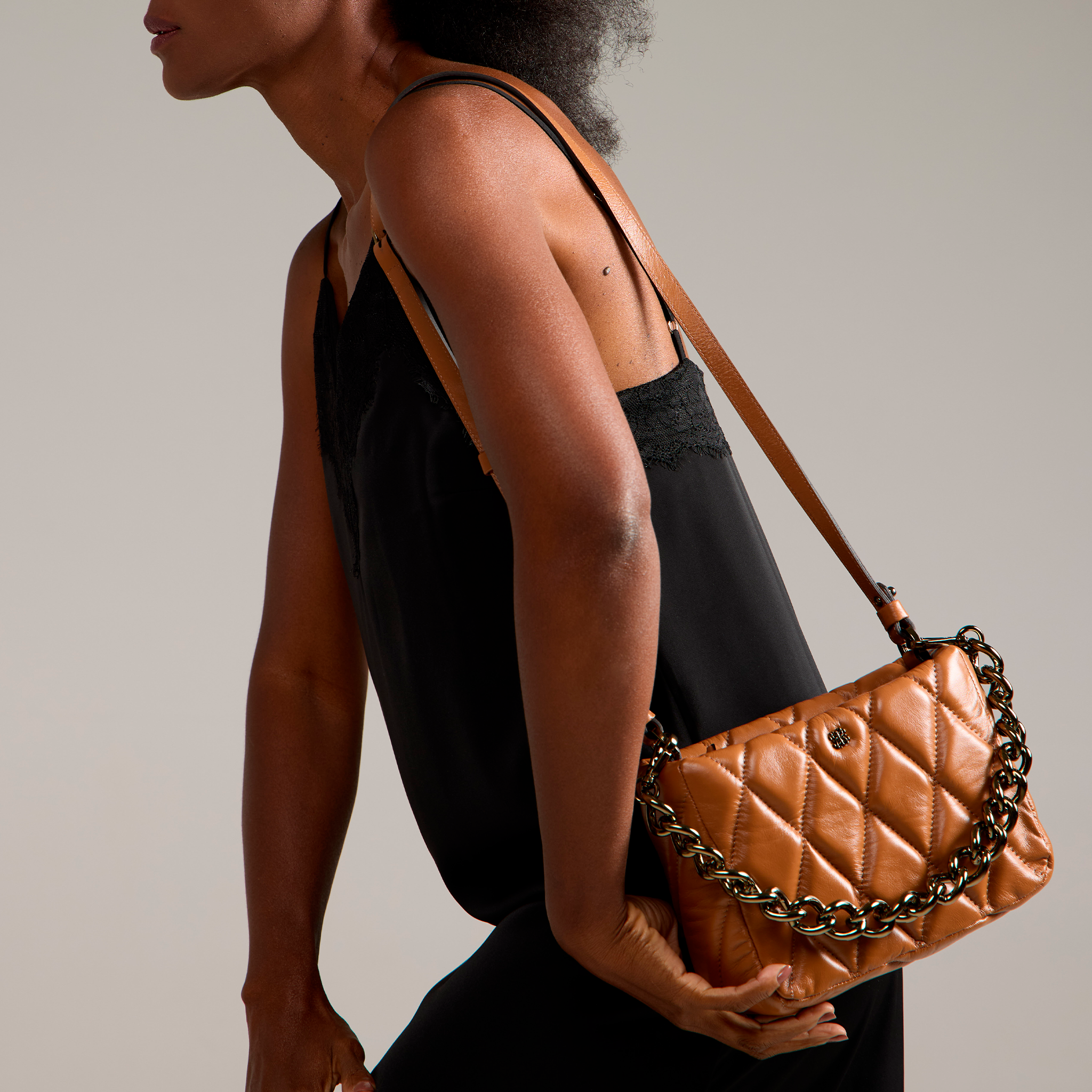 Bolsa Helô P em Couro Carmel