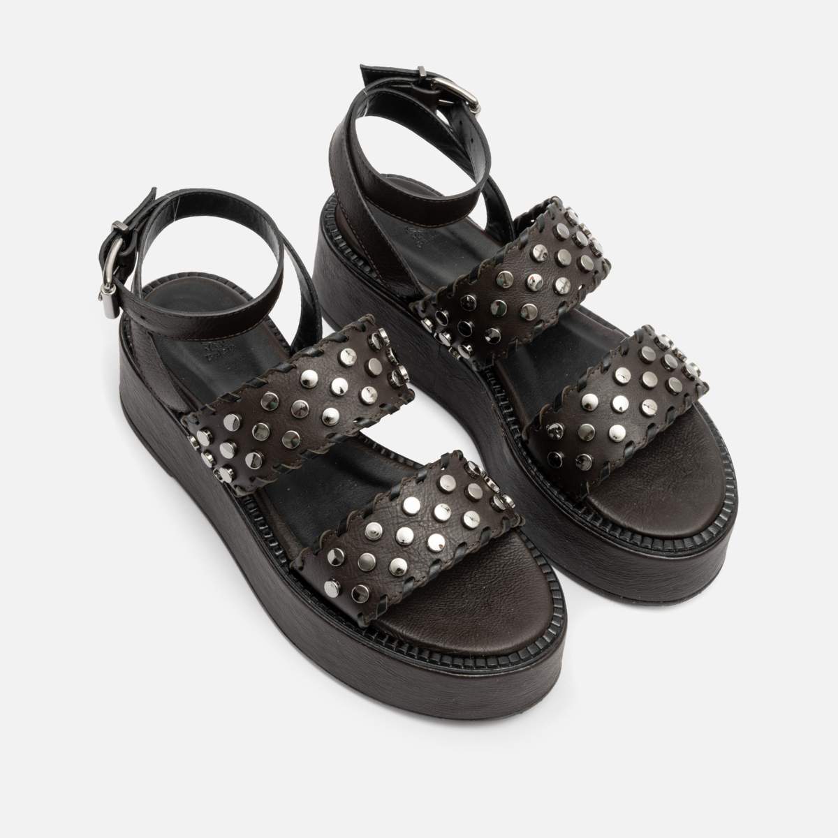 Flatform com Tachas em Couro Café - Balaia