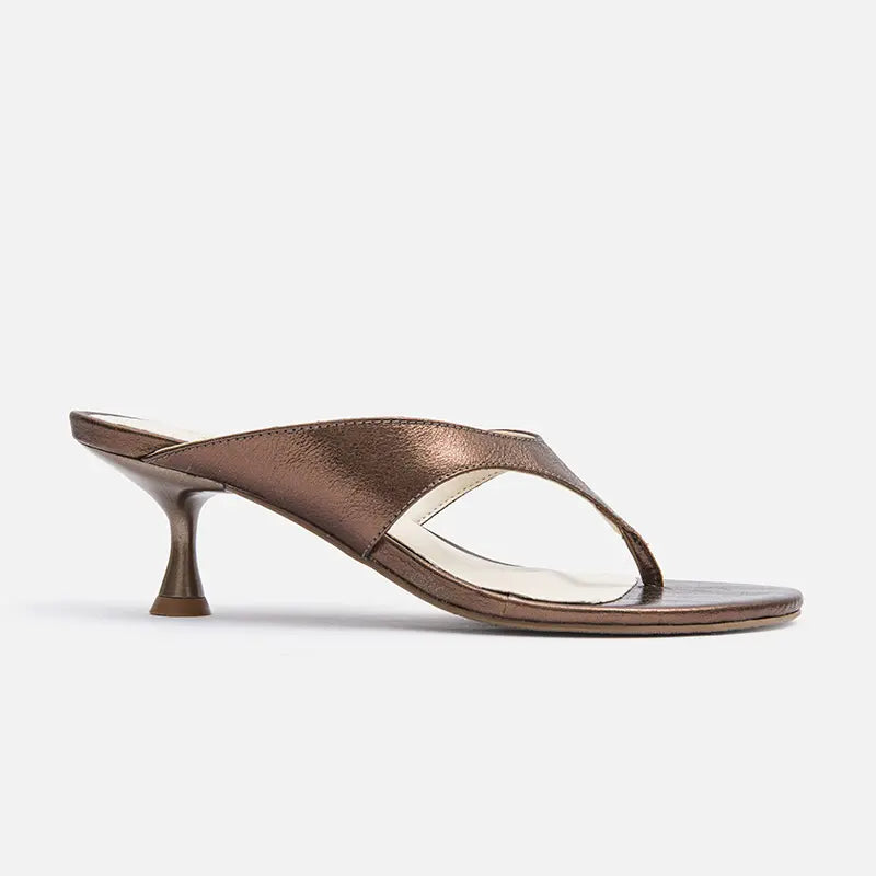 Sandália Salto de Dedo em Couro Bronze
