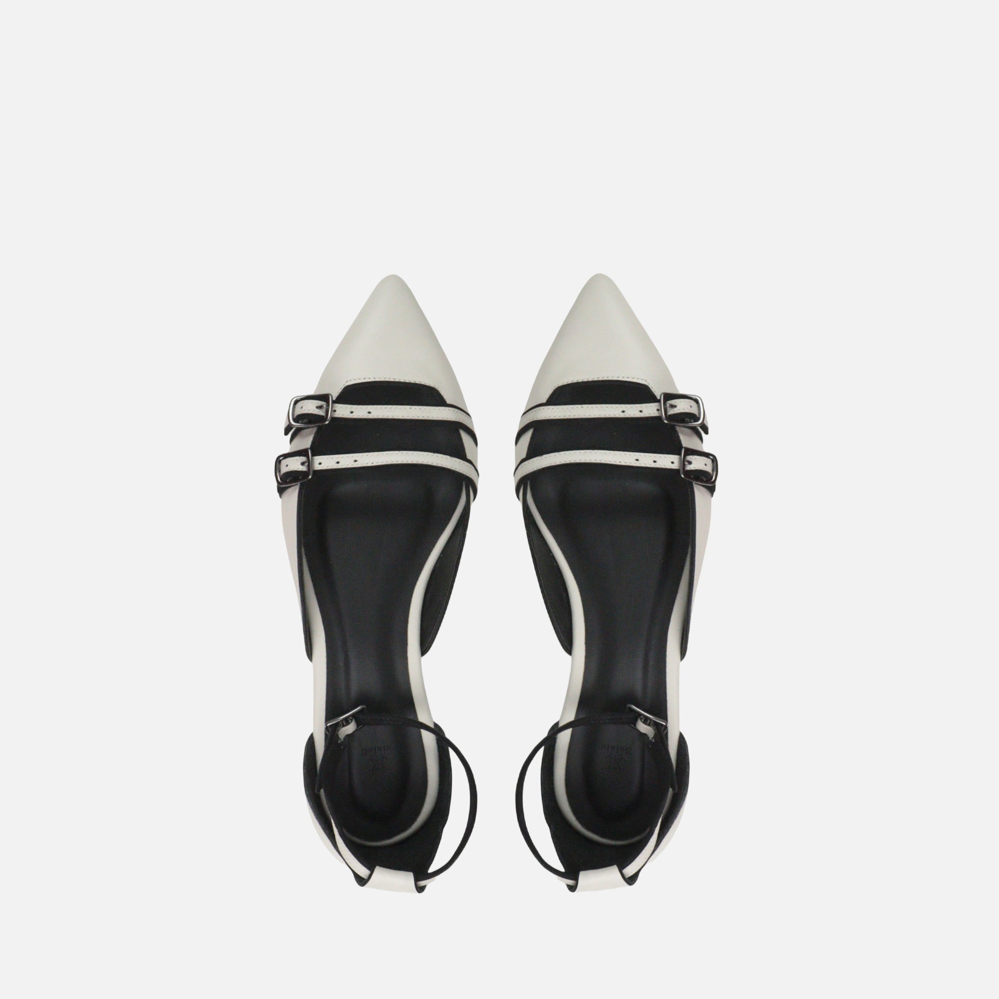 Sapatilha Decotada em Couro Off White - Balaia