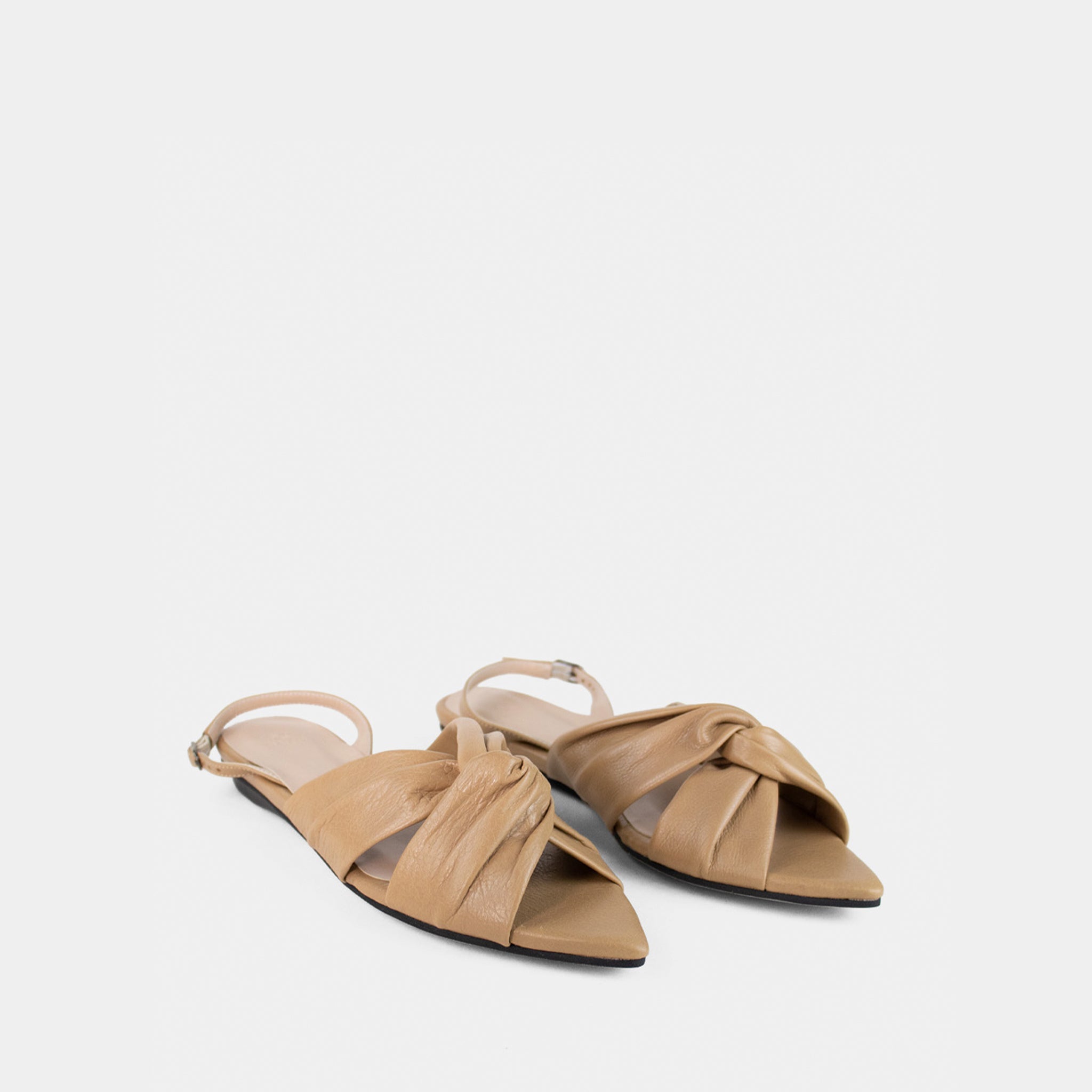 Slingback Tiras Entrelaçadas Pillow em Couro Bege - Balaia