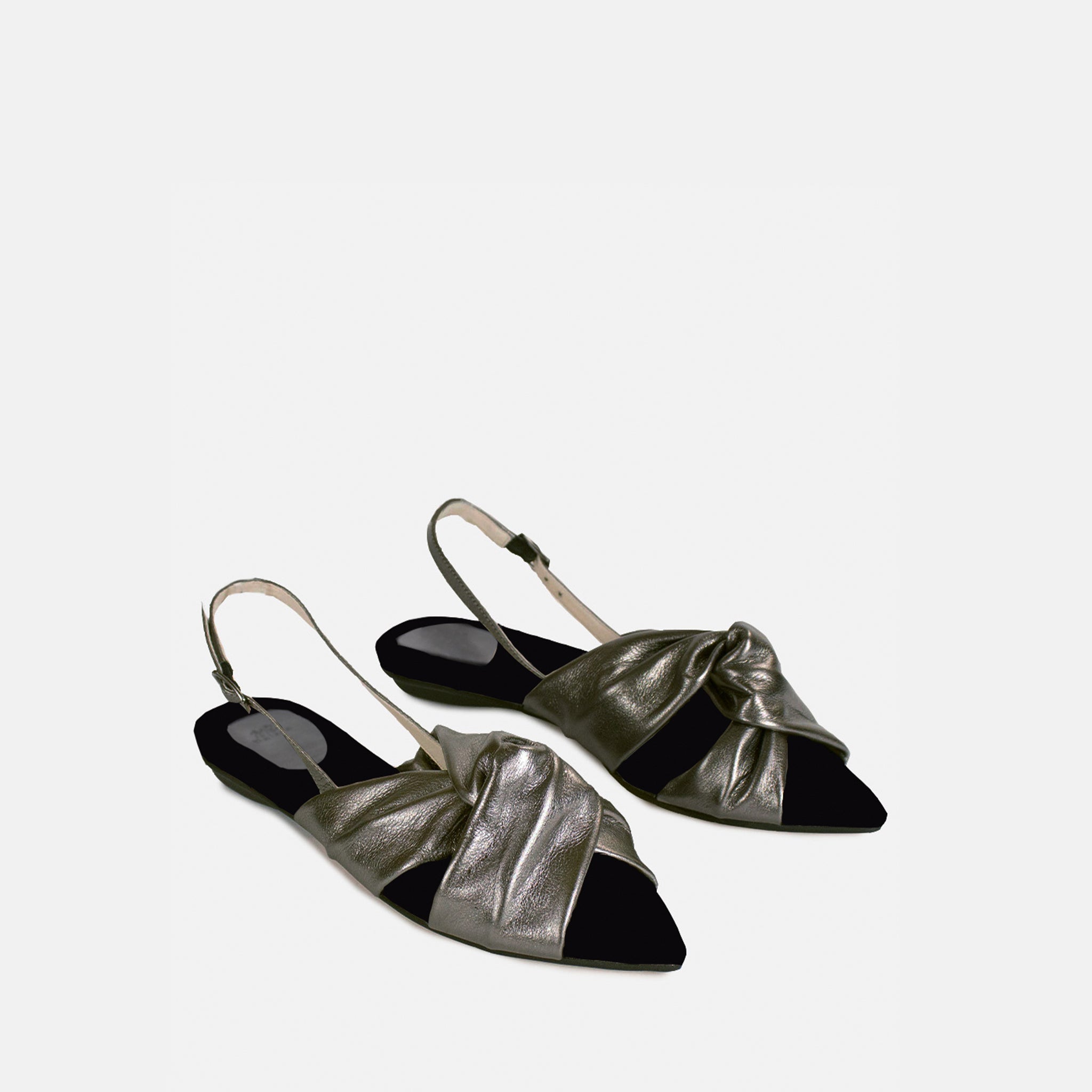 Slingback Tiras Entrelaçadas Pillow em Couro Carbono - Balaia