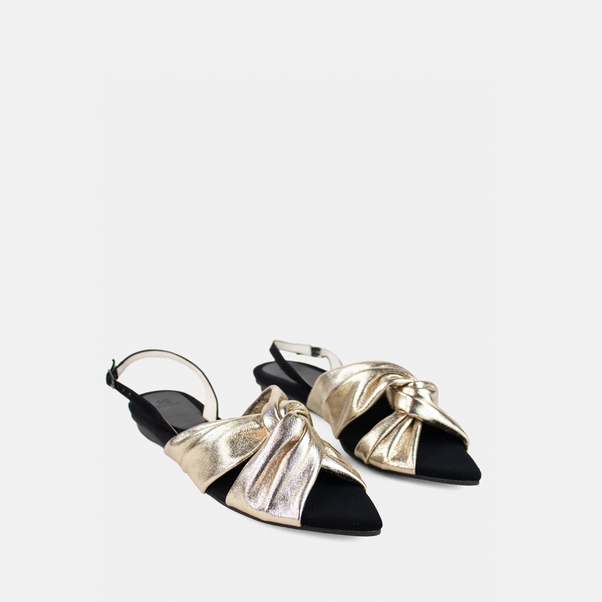 Slingback Tiras Entrelaçadas Pillow em Couro Ouro Light - Balaia